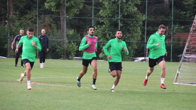 Urfaspor yönetimi kısıtlı bütçeyle 35 günde takımı yeniden kurdu: Başkandan 'takımı sahiplenin' çağrısı - Resim: 10